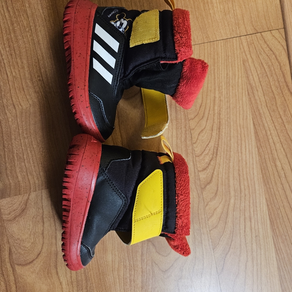 ADIDAS Winterplay Mickey I - only wear a few times
